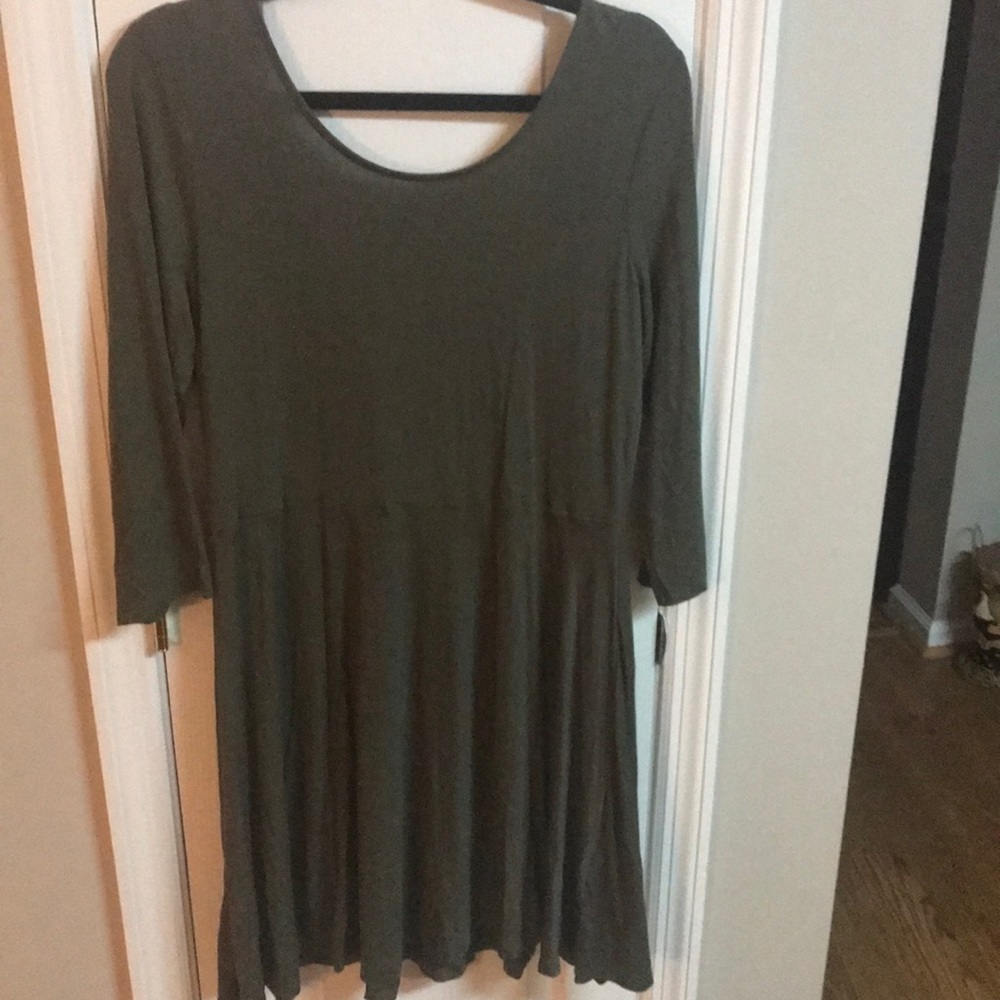 NWOT army green 3/4 sleeve express dress